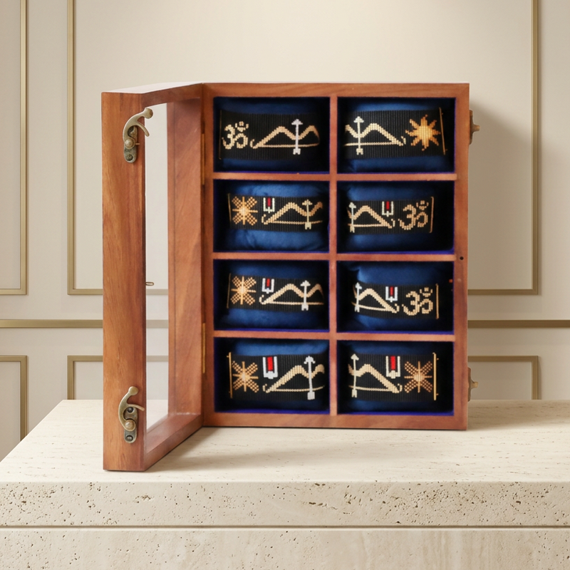 Eight-compartment box luxury banner