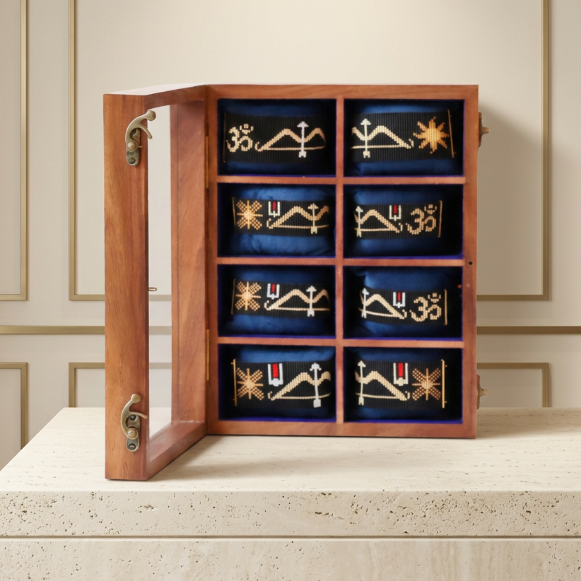 Eight-compartment box luxury banner